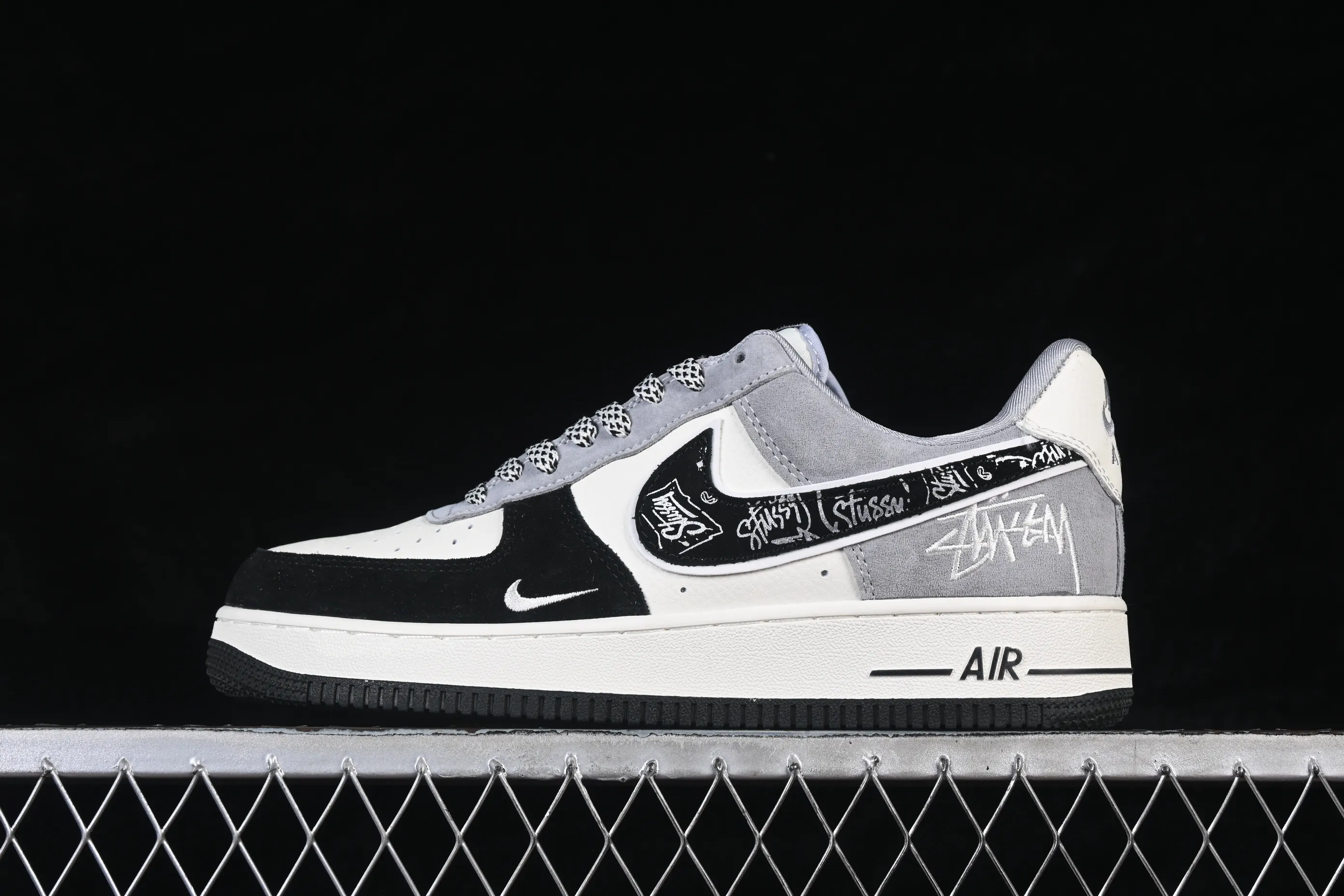 All categories Nk Air Force 1 Air Force series Nk Air Force 1 Low Air Force low-top Nike Air Force 1'07 Low Black and white gray Air Force 1 low-top casual sneakers SS1979-013